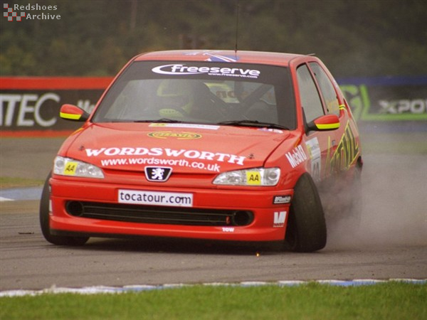 Simon Harrison loses a wheel
