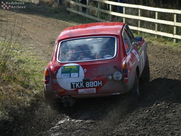 Robin Morgan / Louise Towers - MGC GT